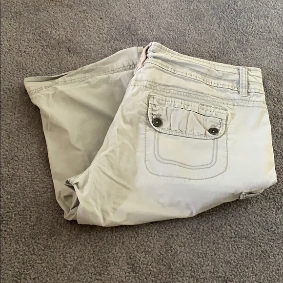 DKNY Capris - Picture 5 of 5